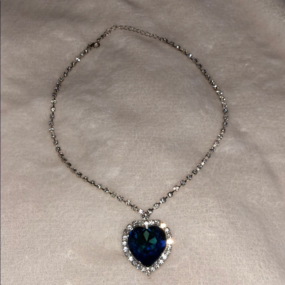 Iconic titanic heart of the ocean necklace
